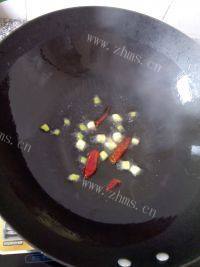 肉炒菜花做法图解3)