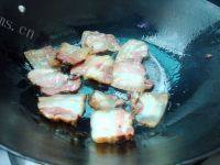 家常菜腊肉炒白菜做法图解4)