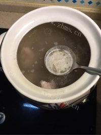 家常菜排骨莲藕汤做法图解7)