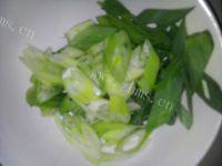 鲜甜可口的海蛎子豆腐汤做法图解3)