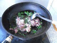 诱人的肉丝炒豆角做法图解6)