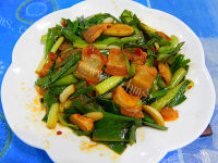 家常菜蒜苗炒五花肉