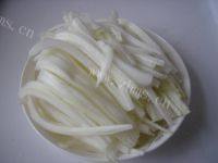 家常菜酸辣白菜条做法图解2)