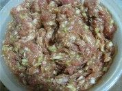 自己做的猪肉胡萝卜饺子做法图解4)