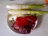 家常菜肉片炒茭白做法图解1)