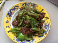 家常青椒炒腊肠做法图解6)