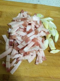 家常菜蘑菇炒肉做法图解2)