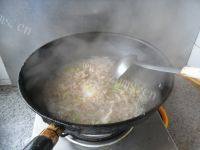 羊肉片汆酸菜做法图解5)