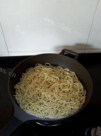 美味的瘦肉炒面做法图解7)