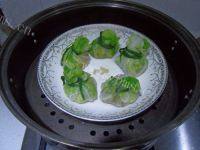 口感饱满的鲜虾白菜包做法图解13)