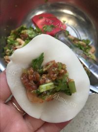 独特的虾仁饺子做法图解4)