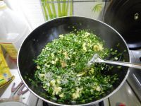 可口的韭菜鸡蛋水晶饺做法图解12)