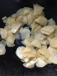 孜然土豆片做法图解3)
