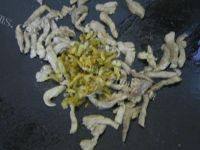 家常榨菜炒肉丝做法图解11)