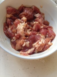 香甜可口的蒜苔肉片做法图解1)