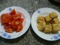 家常番茄炒油豆腐做法图解1)