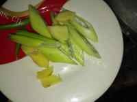 家常菜干豆腐炒韭菜做法图解4)