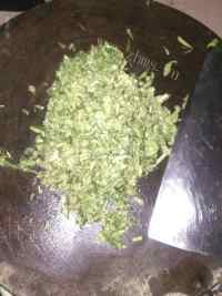美味的香椿煎蛋做法图解3)