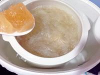 美味的冰糖雪梨炖燕窝做法图解7)