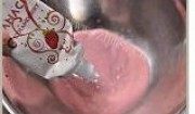 自制草莓烛台巧克力做法图解6)
