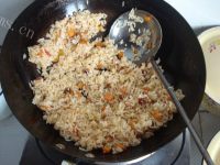 美味五彩番茄炒饭做法图解9)