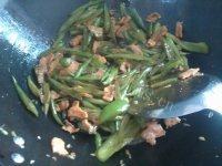 家常菜四季豆炒肉片做法图解7)
