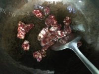 家常菜芹菜炒腊肠做法图解2)