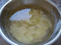 家常菜芹菜炒土豆片做法图解2)