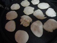 DIY飘香豆渣饼做法图解7)
