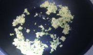 简单的香肠蛋炒饭做法图解4)