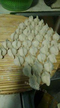 自己做的素三鲜水饺做法图解6)