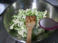 家常菜炒菜花做法图解5)