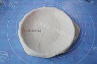 厚底鲜虾培根披萨做法图解8)