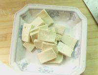 家常菜茼蒿炒豆腐做法图解2)