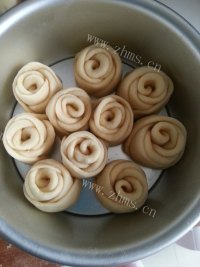 自制玫瑰花面包做法图解9)