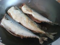 喷香的红烧鲅鱼做法图解4)