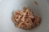 美味的鸡丝蘑菇汤做法图解2)