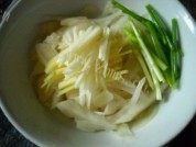 泡菜苕粉肉丝做法图解2)