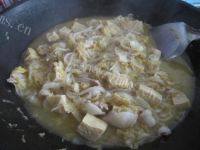 香气逼人的酸菜炖冻豆腐