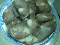 腊肠炒芹菜做法图解1)