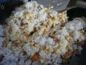 美味的红萝卜鸡蛋炒饭