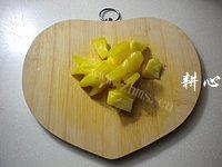 鲜榨苹果菠萝汁做法图解3)