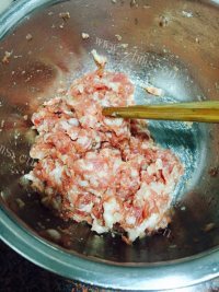 菇耳肉包做法图解4)