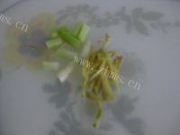 十分诱人的芹菜炒肉做法图解4)