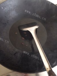 色泽鲜亮的青椒肉丝做法图解3)