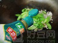 家常菜西芹炒肉丝做法图解12)