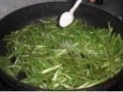 芦蒿炒肉丝做法图解6)