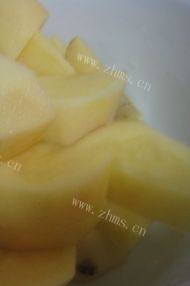 香糯的土豆焖排骨做法图解3)