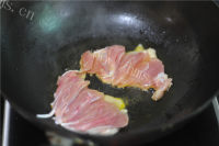 热腾腾的西班牙海鲜饭做法图解4)