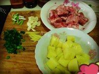 「DIY美食」土豆烧排骨做法图解2)